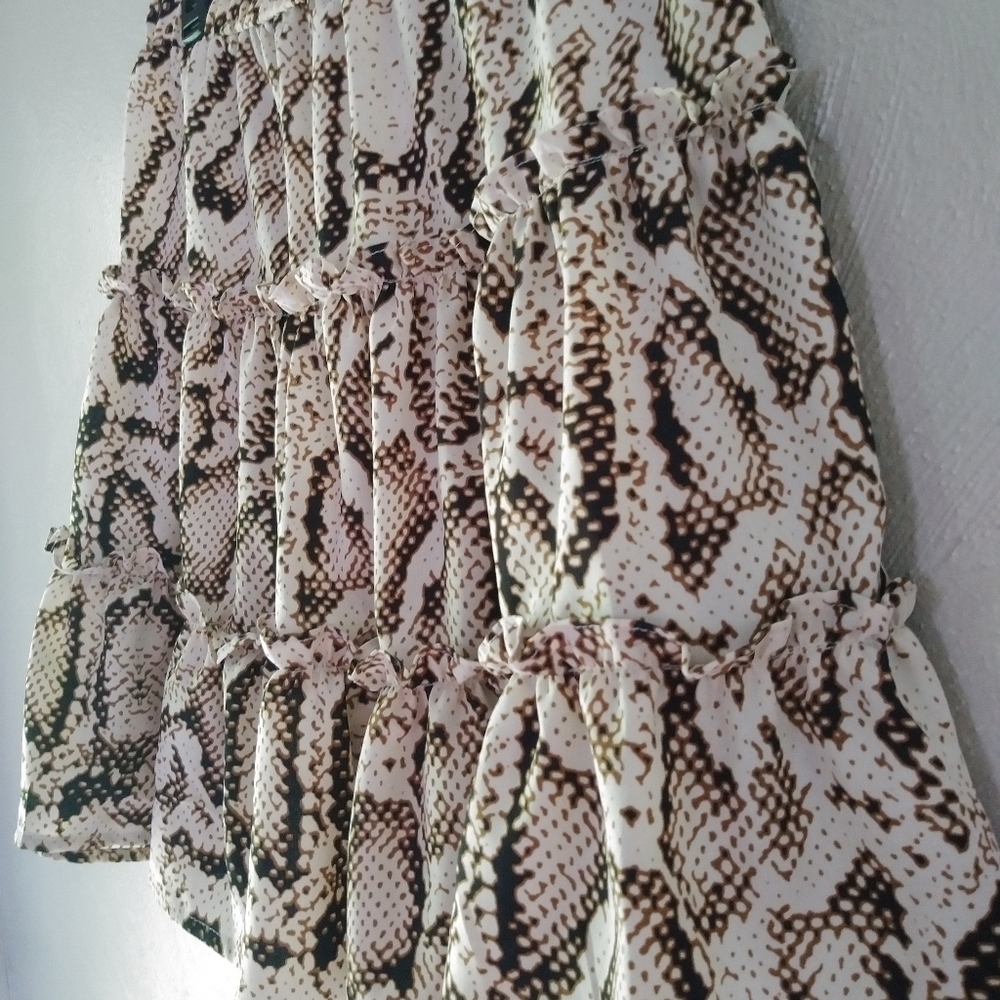 Light weight ruffled snakeskin print skirt